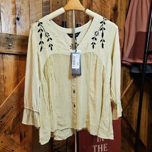 211 Chic Avacado Green Blouse with Black Embroidery